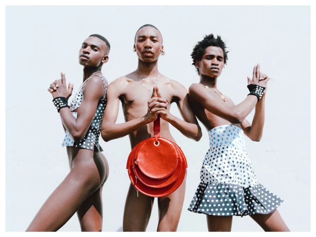 爱卡影视 我们通过屏幕打捞的爱卡影视海报